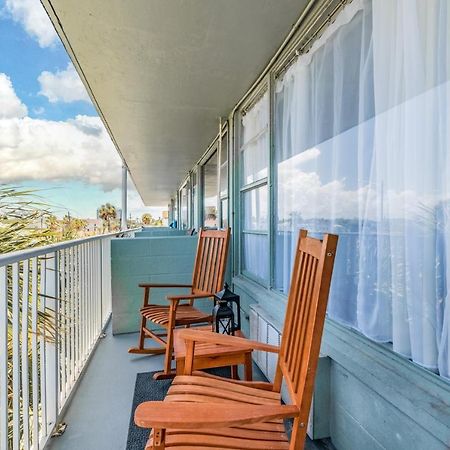 Апартаменты Newly Renovated Oceanfront Studio W/ Balcony - Дейтона-Бич Экстерьер фото