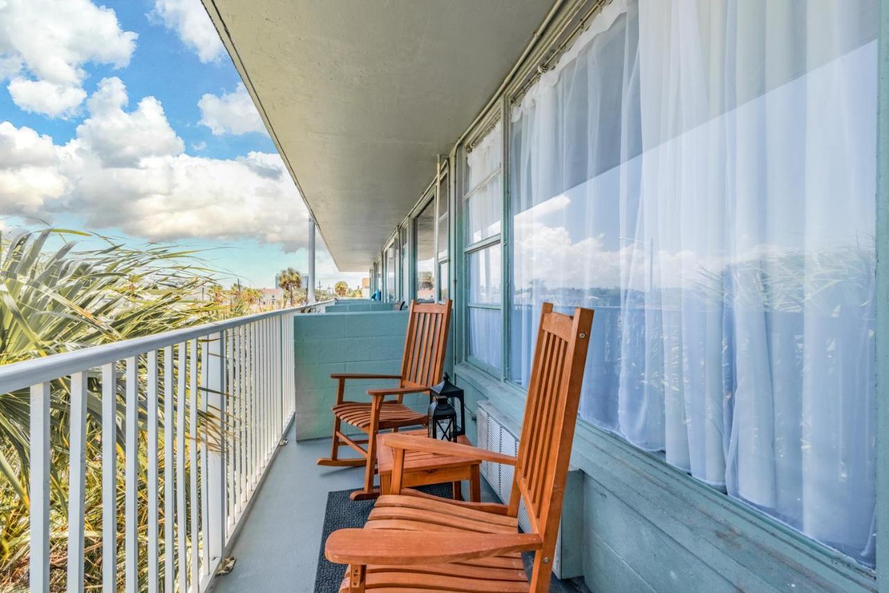 Апартаменты Newly Renovated Oceanfront Studio W/ Balcony - Дейтона-Бич Экстерьер фото
