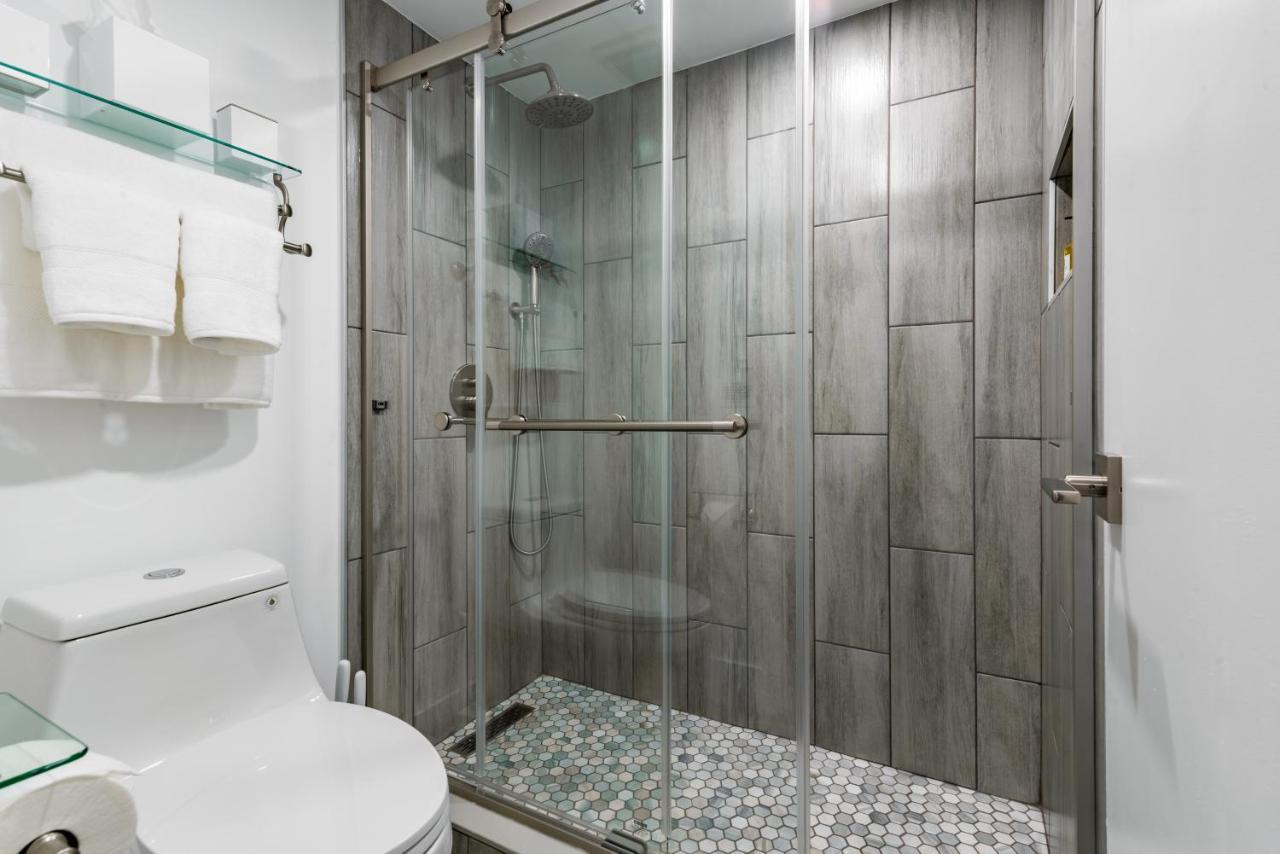Апартаменты Newly Renovated Oceanfront Studio W/ Balcony - Дейтона-Бич Экстерьер фото